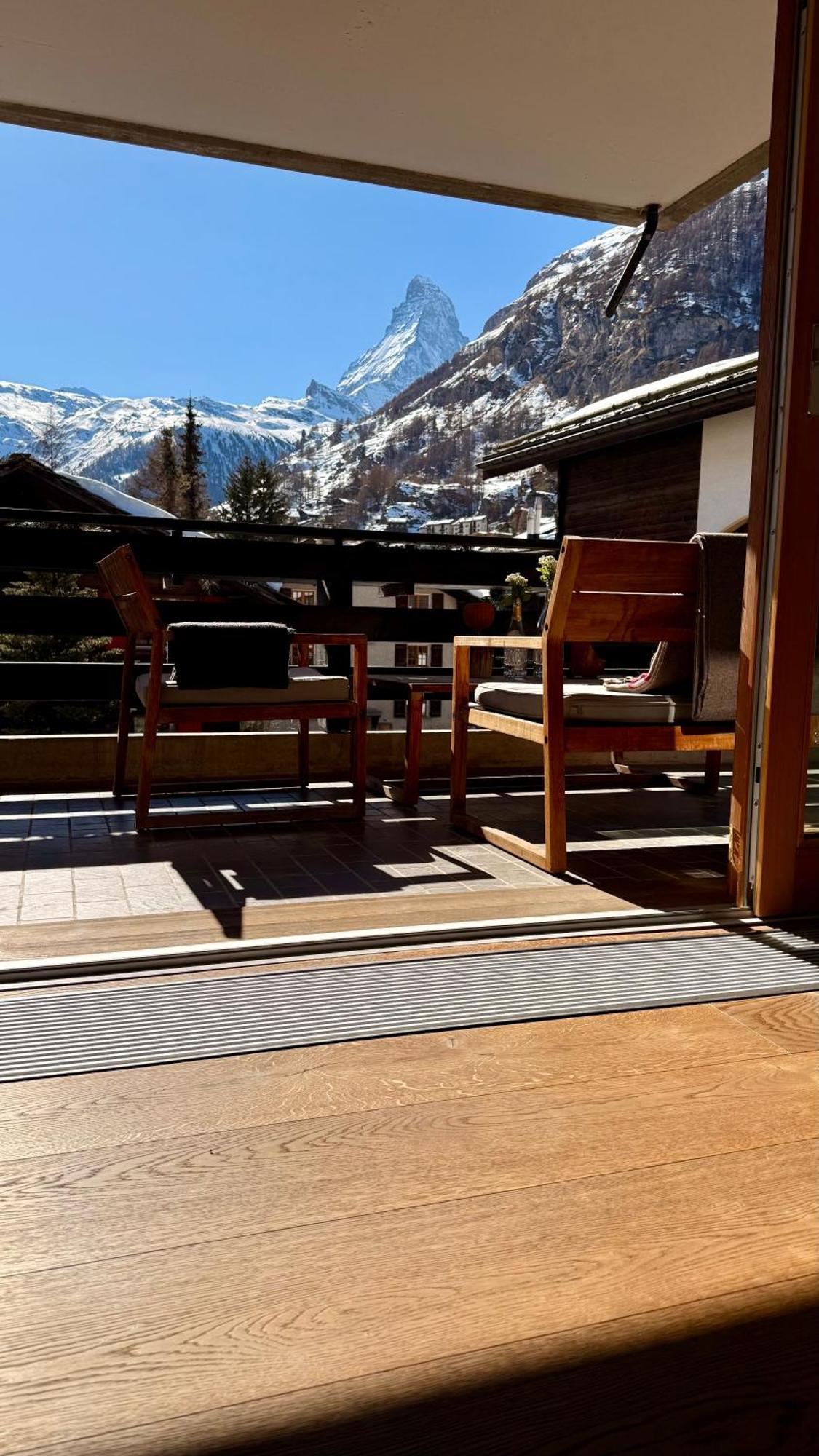 Stylish Home With Matterhorn View In The Center Zermatt Exterior photo
